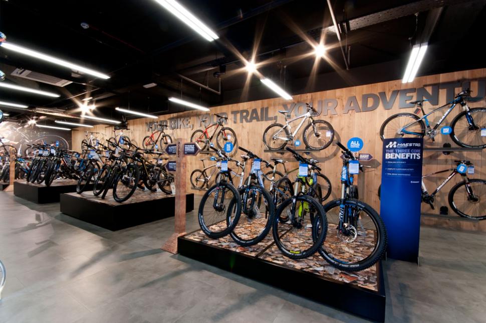 Giant 2025 cycle showroom